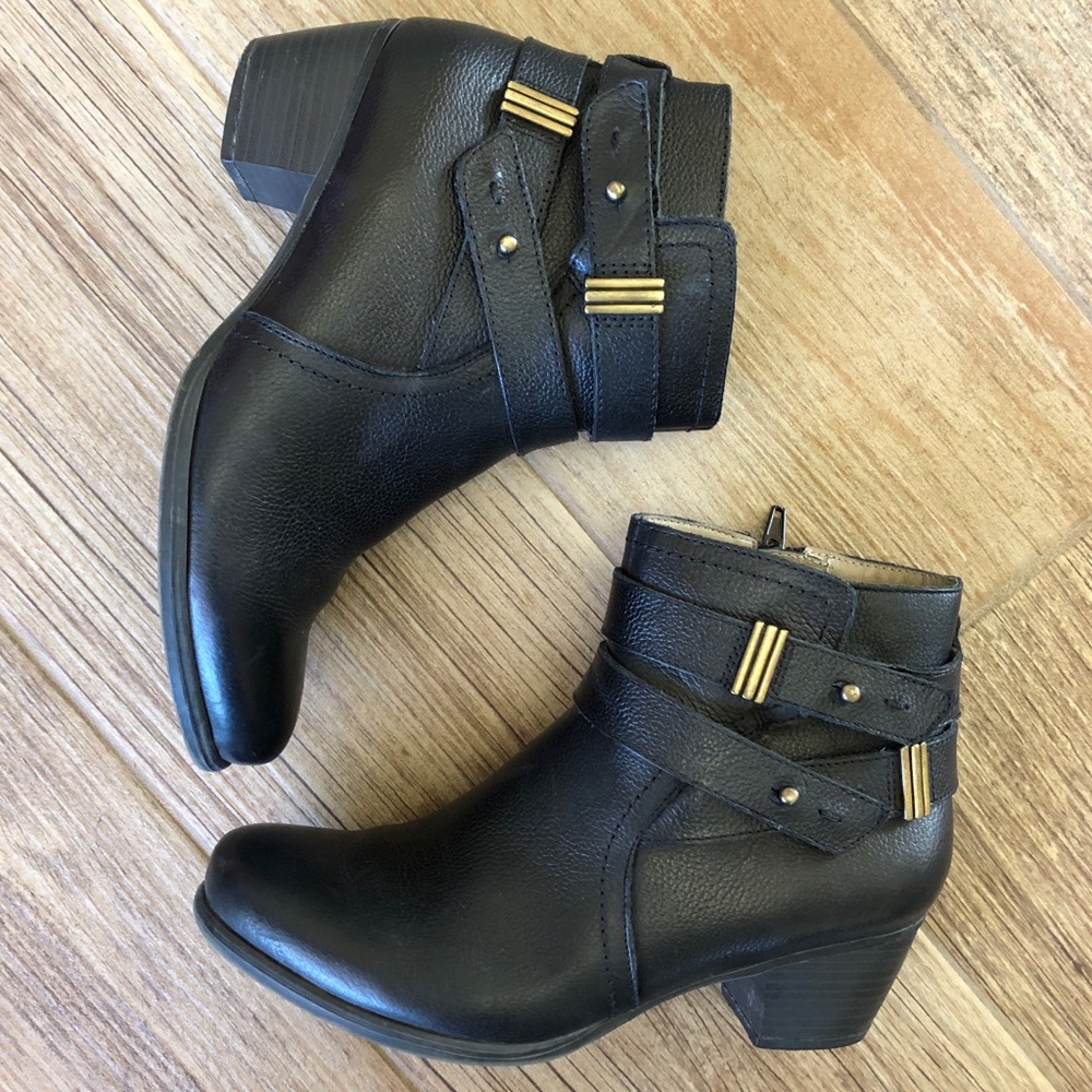 Naturalizer Karmic Black Round Toe Ankle Booties